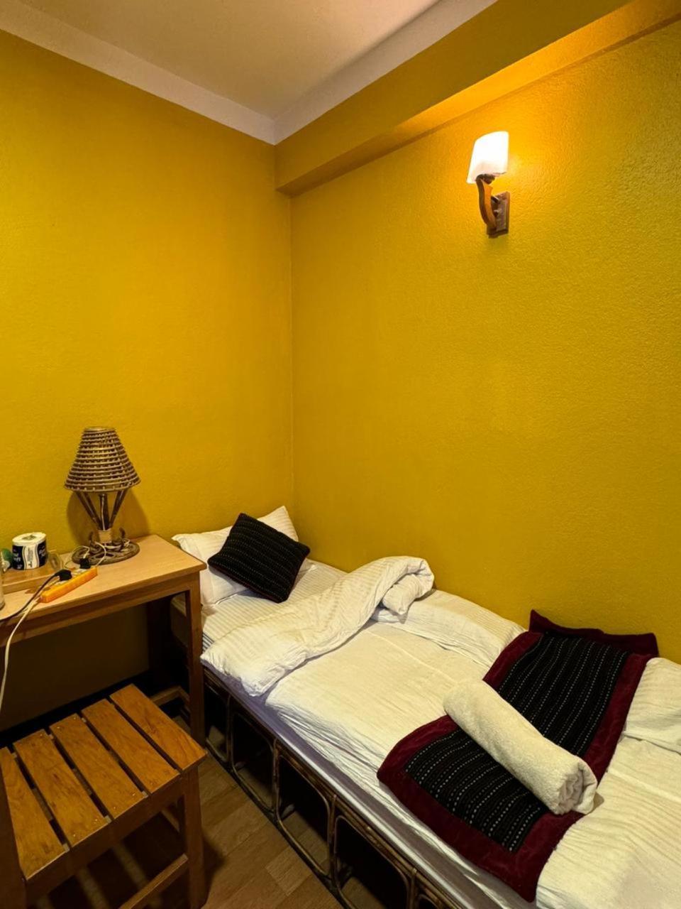 Looniva Guest House Lalitpur Oda fotoğraf