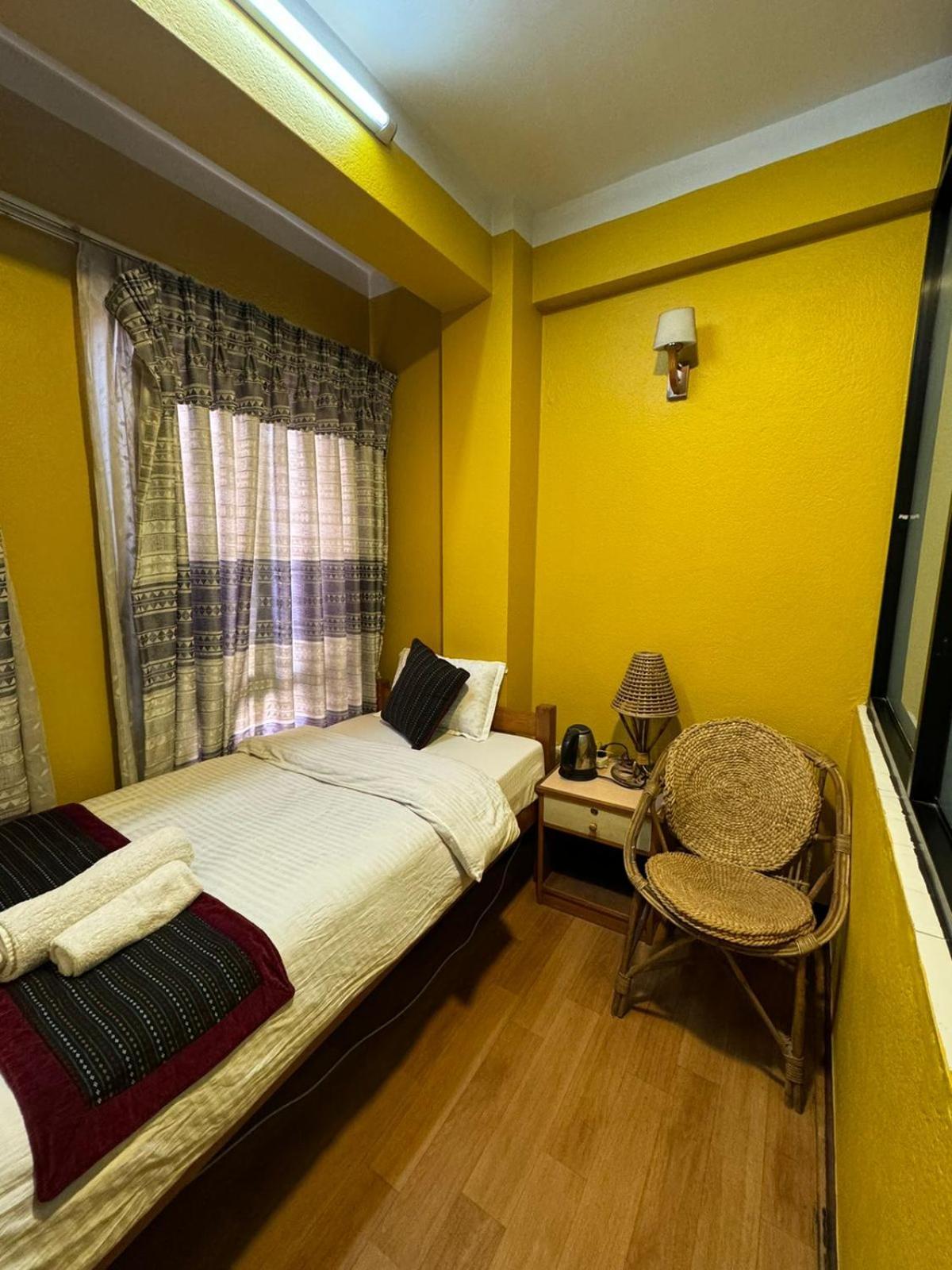 Looniva Guest House Lalitpur Oda fotoğraf